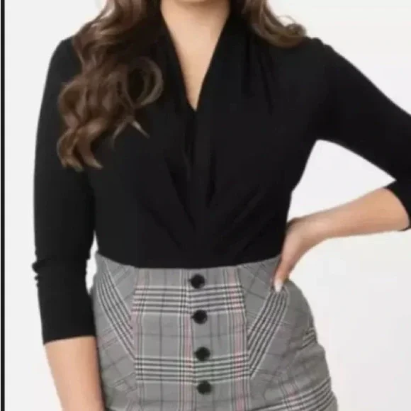 EUC Unique Vintage Black Gathered Neckline Friday Night Bodysuit Sz M - Picture 2 of 10